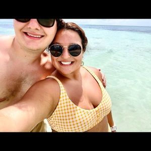 Meet your Posher, Leslie cortez